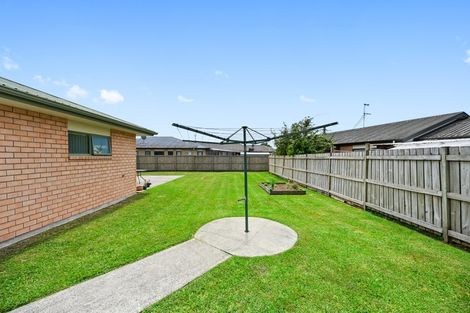 Photo of property in 15 Kittyhawk Place, Melville, Hamilton, 3206