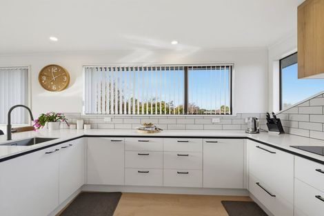 Photo of property in 2 Regency Crescent, Redwood, Christchurch, 8051