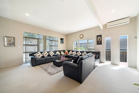 Photo of property in 10 San Fernando Way, Henderson, Auckland, 0612
