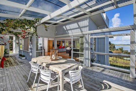 Photo of property in 22 Oxford Street, Whakapirau, Maungaturoto, 0583