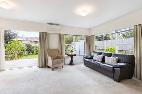 Photo of property in 2/5 Evelyn Place, Hillcrest, Auckland, 0627