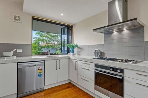Photo of property in 65 Forrest Hill Road, Milford, Auckland, 0620
