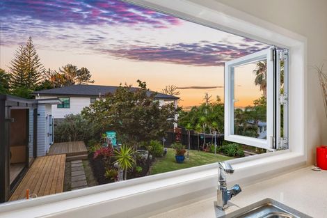 Photo of property in 52 Totara Road, Te Atatu Peninsula, Auckland, 0610