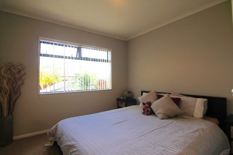Photo of property in 38 Chesterfield Way, Orewa, 0931