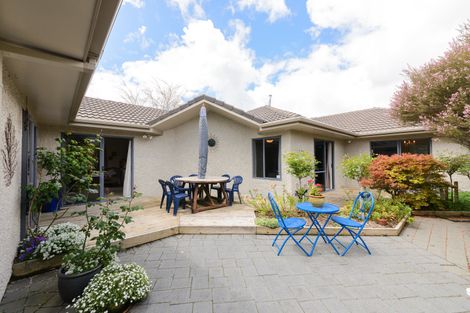 Photo of property in 24 Greenwood Place, Fitzherbert, Palmerston North, 4410
