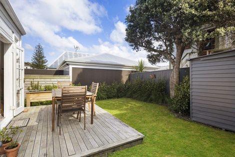 Photo of property in 18 Porritt Avenue, Mount Victoria, Wellington, 6011