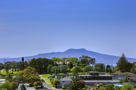 Photo of property in 2/52 Manuka Road, Glenfield, Auckland, 0629