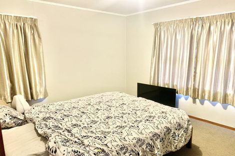 Photo of property in 21 Riverpark Crescent, Henderson, Auckland, 0610
