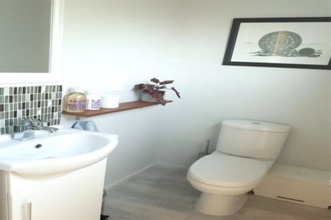 Photo of property in 2/328 Lake Road, Hauraki, Auckland, 0622