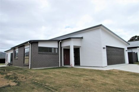 Photo of property in 8 Whitten Way, Wallaceville, Upper Hutt, 5018