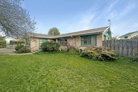 Photo of property in 17 Fairmile Place, Russley, Christchurch, 8042