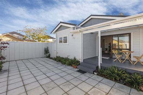 Photo of property in 82 Olliviers Road, Phillipstown, Christchurch, 8011