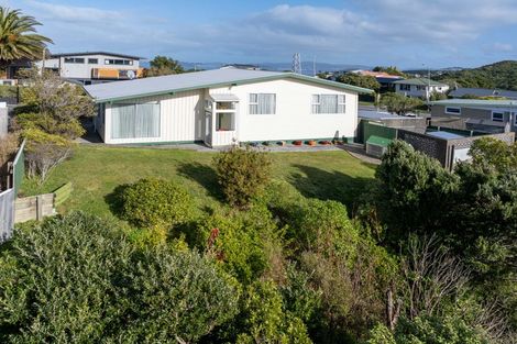 Photo of property in 1 Lilac Lane, Maungaraki, Lower Hutt, 5010