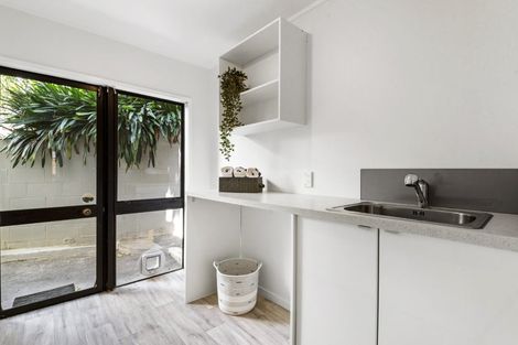 Photo of property in 1/20a Hauraki Road, Hauraki, Auckland, 0622