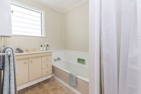 Photo of property in 48 Randwick Road, Northland, Wellington, 6012