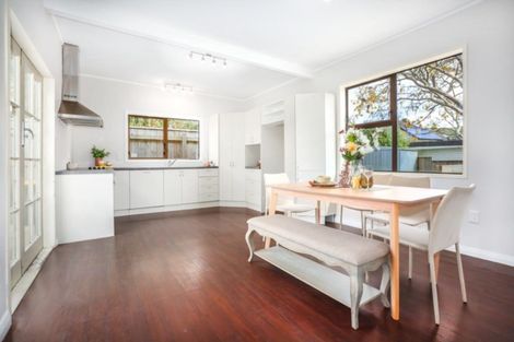 Photo of property in 19a Lyndhurst Road, Tawa, Wellington, 5028