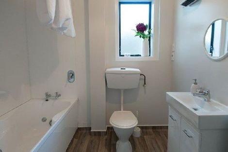 Photo of property in 254a East Coast Road, Forrest Hill, Auckland, 0620