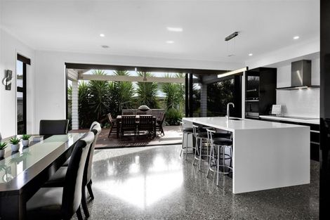 Photo of property in 6 Pebble Beach Court, Waiwhakaiho, New Plymouth, 4312