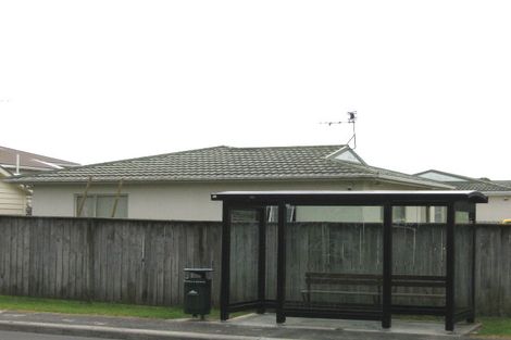 Photo of property in 2/156 Beach Haven Road, Beach Haven, Auckland, 0626