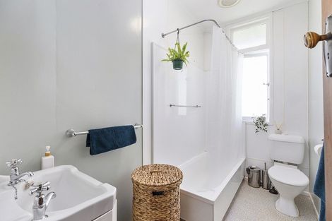 Photo of property in 167 Sutherland Road, Lyall Bay, Wellington, 6022