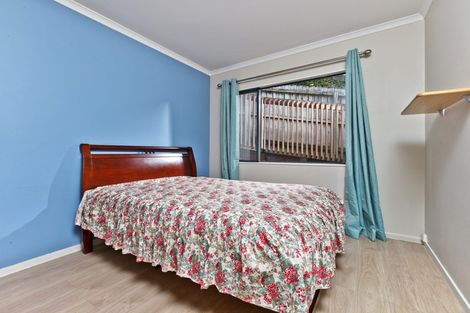 Photo of property in 28 Crimson Park, Oteha, Auckland, 0632