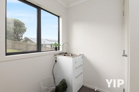 Photo of property in 4 Chapman Street, Newlands, Wellington, 6037
