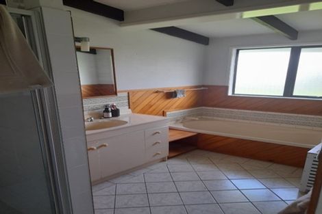 Photo of property in 2 Channel View Road, Clarks Beach, Pukekohe, 2679