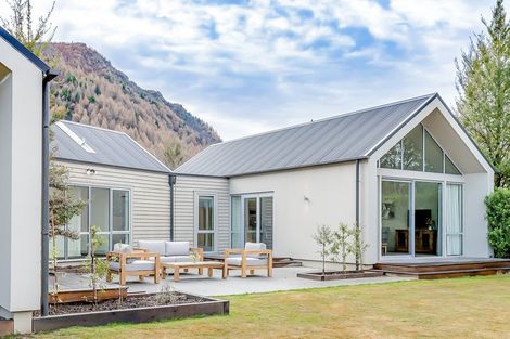 Photo of property in Butel Park, 38 Essex Avenue, Arrowtown, 9302