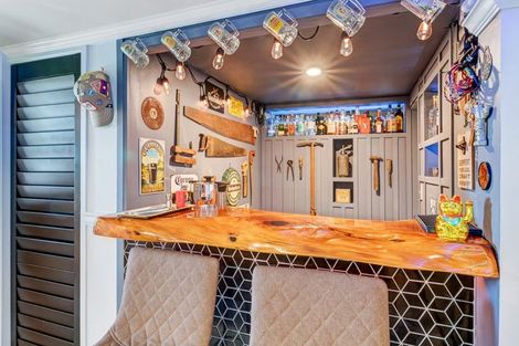 Photo of property in 15 Leiden Place, Totara Vale, Auckland, 0629