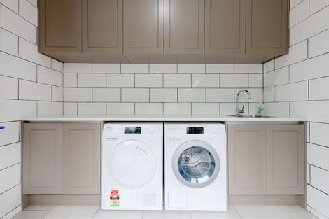 Photo of property in 408b Scenic Drive, Waiatarua, Auckland, 0612