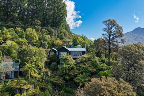 Photo of property in 2045 Queen Charlotte Drive, Ngakuta Bay, Picton, 7281