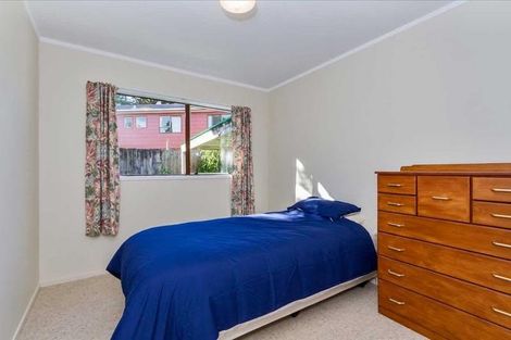 Photo of property in 15 Yule Place, Massey, Auckland, 0614