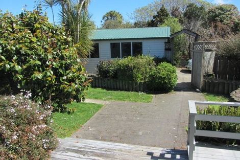 Photo of property in 18 Saulbrey Grove, Woburn, Lower Hutt, 5010