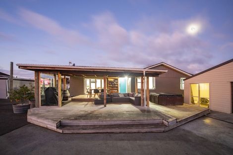 Photo of property in 8 Bryce Place, Kelvin Grove, Palmerston North, 4414