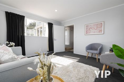 Photo of property in 2/25 Kingsbridge Place, Newlands, Wellington, 6037