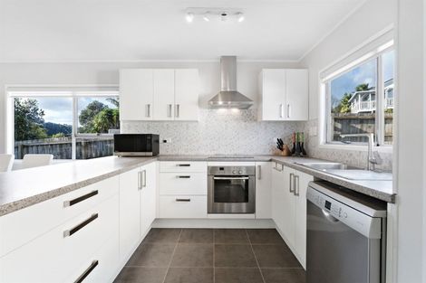 Photo of property in 6 Hotspur Place, Bayview, Auckland, 0629
