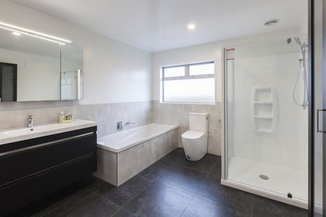 Photo of property in 5 Picadilly Avenue, Casebrook, Christchurch, 8051