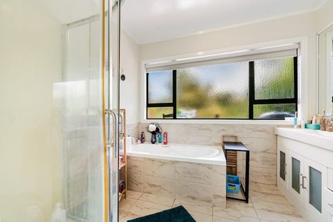 Photo of property in 15 Haseler Crescent, Howick, Auckland, 2014