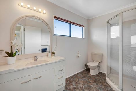 Photo of property in 102 Branch Road, Highlands Park, New Plymouth, 4312