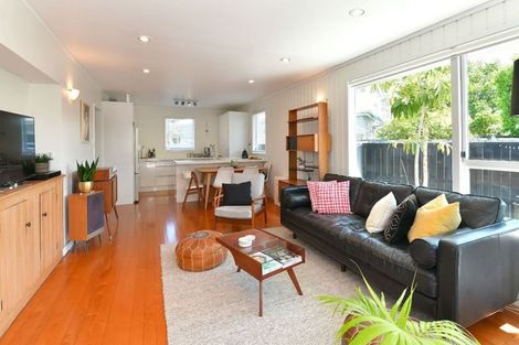 Photo of property in 21 Laurence Street, Manly, Whangaparaoa, 0930