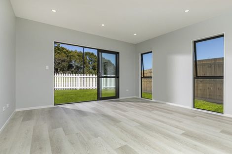 Photo of property in 45 Mcindoe Road, Kumeu, 0810