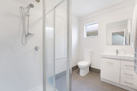 Photo of property in 52 Chelsea View Drive, Chatswood, Auckland, 0626
