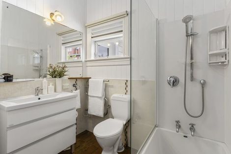 Photo of property in 5 Mariposa Crescent, Birkenhead, Auckland, 0626