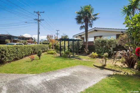 Photo of property in 2/957a Beach Road, Torbay, Auckland, 0630