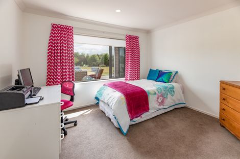 Photo of property in 16 Thorndon Close, Kirwee, Darfield, 7571