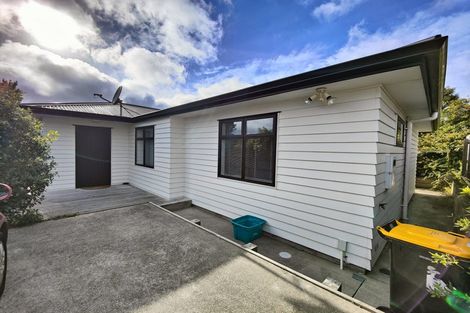 Photo of property in 15a Barclay Street, Newlands, Wellington, 6037