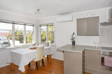 Photo of property in 37 Thompson Terrace, Manurewa, Auckland, 2102