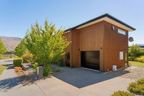 Photo of property in 9 Kirimoko Crescent, Wanaka, 9305