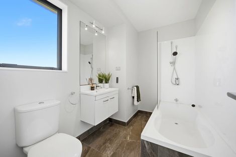 Photo of property in 132a Lynwood Road, New Lynn, Auckland, 0600