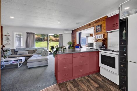 Photo of property in 15 Camellia Avenue, Bell Block, New Plymouth, 4312